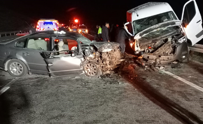 Yozgat'ta minibüsle otomobilin çarpıştı: 3 ölü, 5 yaralı