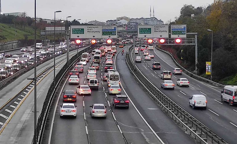 İstanbul'da haftanın ilk iş gününde trafik yoğunluğu