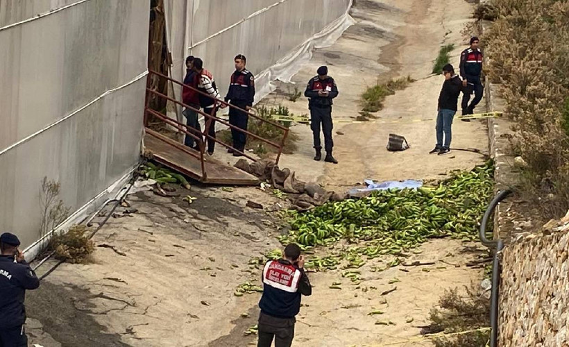 Antalya'da iş cinayeti: Seradaki raylı sistemden düşen 2 kişi öldü, 2 kişi yaralandı