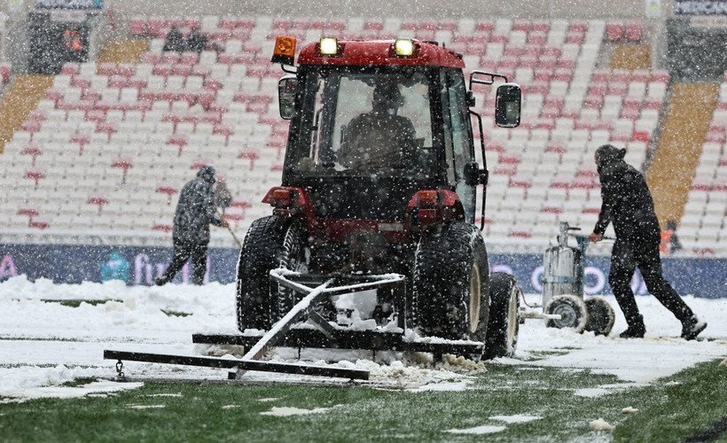 17 dakika geç başlayan Sivasspor - Kasımpaşa maçı golsüz bitti