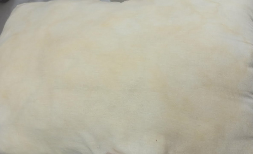 Sararmış yastıkları temizlemenizi sağlayacak temizlik sırrı