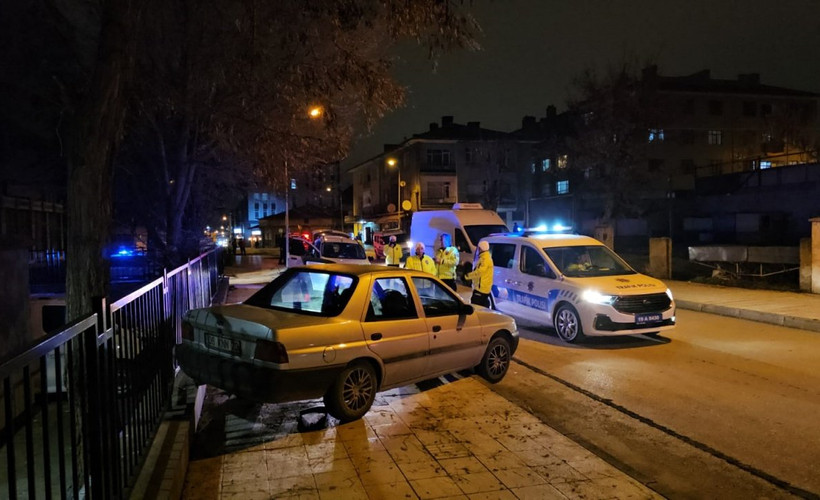 Çorum'da polisten kaçarken kaza yaptı, 42 bin lira ceza yedi