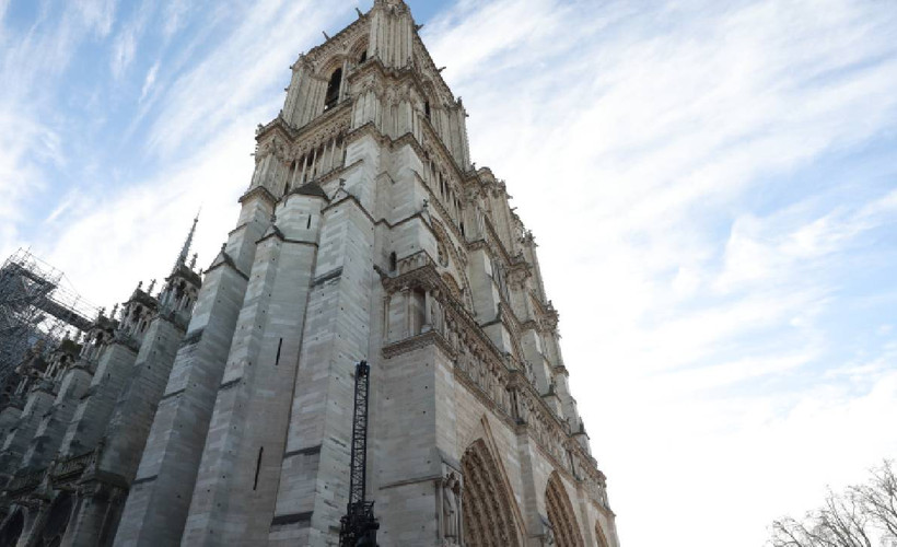 Notre Dame Katedrali yangından 5 yıl sonra törenle açıldı