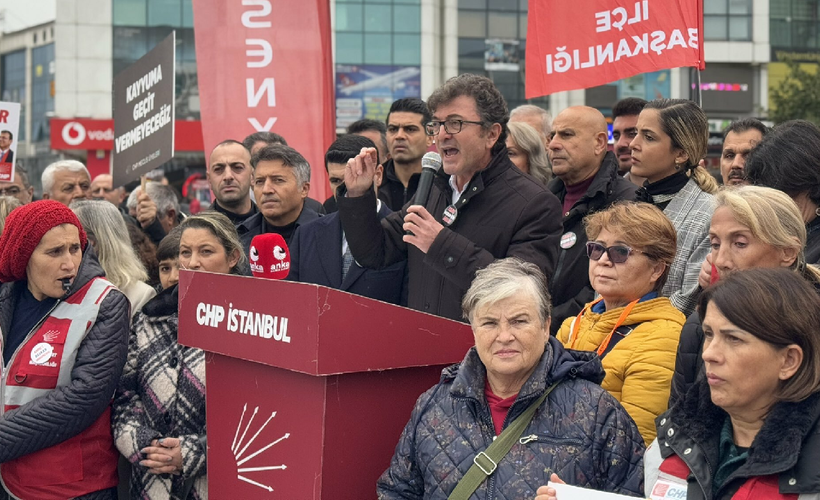 Esenyurt’ta Demokrasi Nöbeti devam ediyor... 'Amaç belediyeye çökmek, CHP bunun hesabını soracaktır'