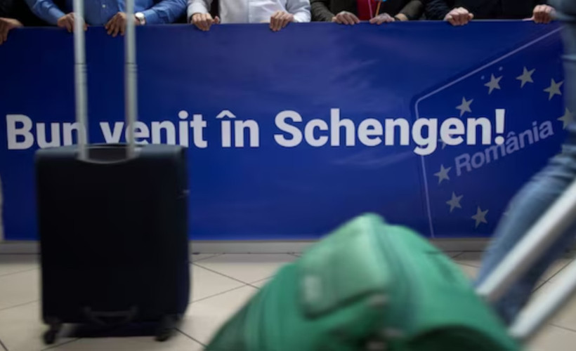 Romanya ve Bulgaristan'a 'en az 6 ay kontrol' ile tam Schengen üyeliği verildi