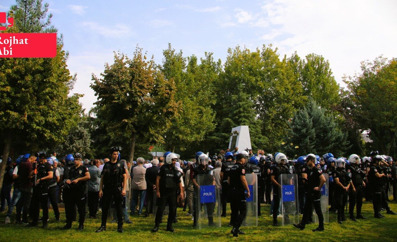 Diyarbakır'da eylemlere abluka, sloganlara engelleme: 'Siyasetin, sivil toplumun, halkın sesini kısmaya çalışıyorlar'