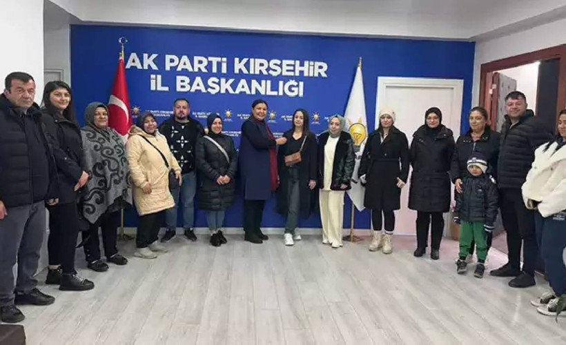 CHP'den istifa eden 12 kişi AKP'ye geçti