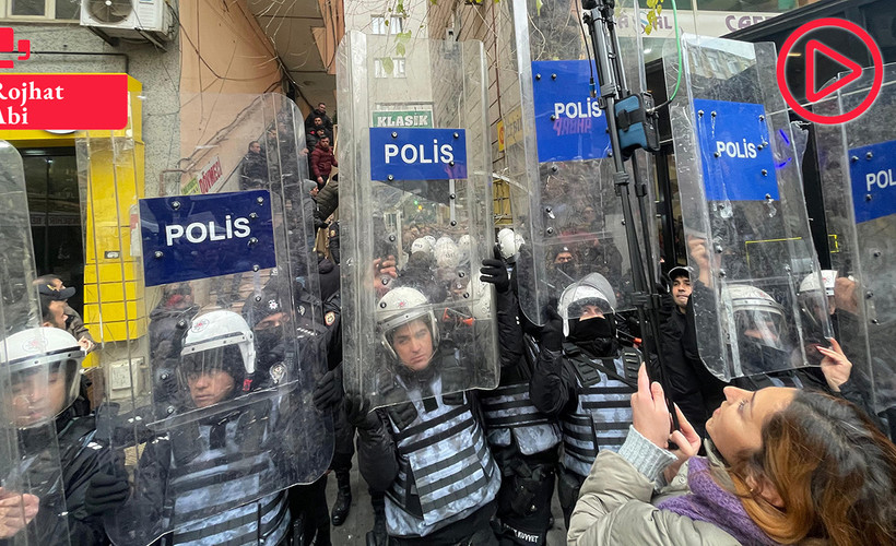 SİHA saldırısında katledilen gazeteciler için yapılan protestoya polis ablukası... 'Gerçeği duyurdukları için hedef alındılar'