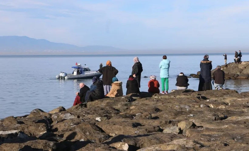 Samsun'da kayıp balıkçıların teknesi 1 kilometre açıkta bulundu