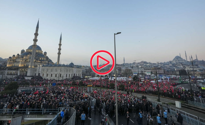 Galata Köprüsü'nde Filistin'e destek yürüyüşü