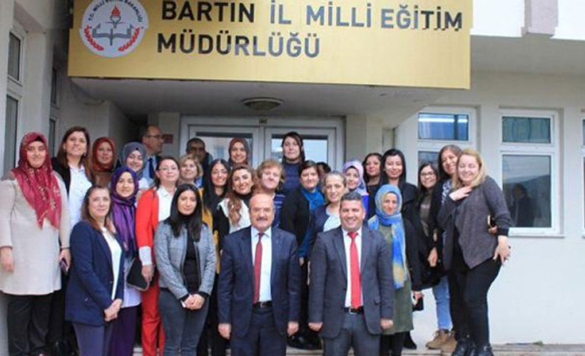 'Başı açık öğrencileri görünce sinirleniyorum'