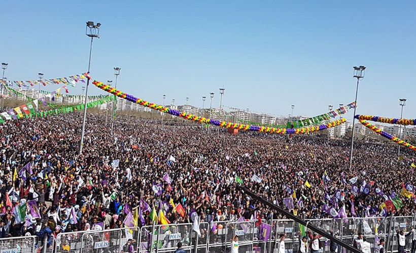 Diyarbakır'da yüz binler Newroz alanında