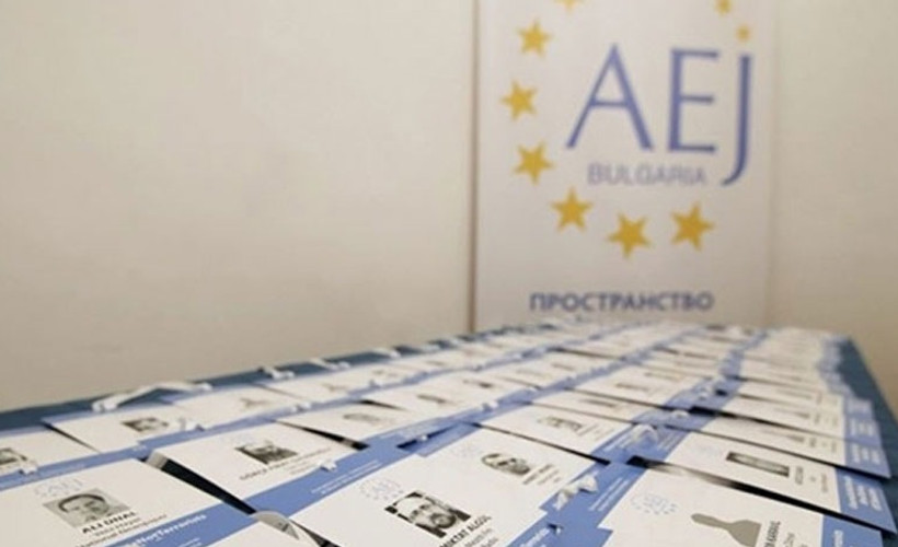 Tutuklu gazeteciler için akreditasyon kartı bastırıldı