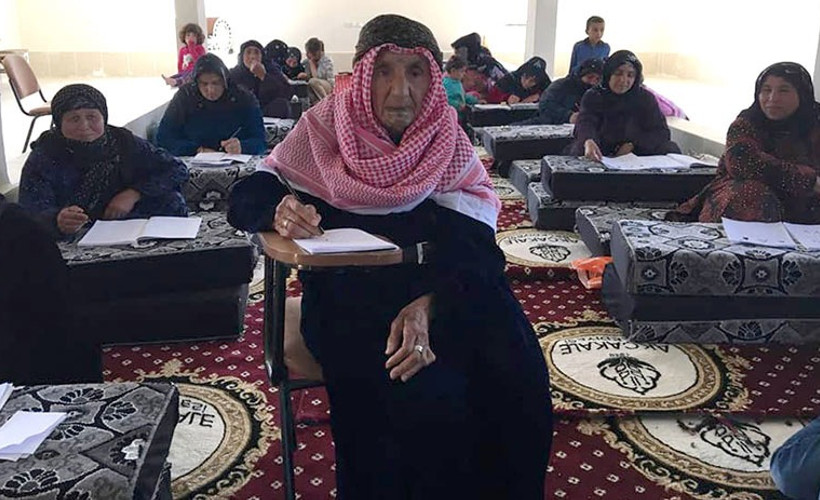 109 yaşında okuma-yazma öğreniyor