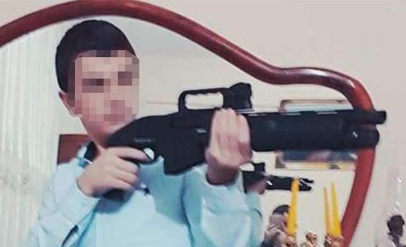 Pompalı tüfekle poz verirken arkadaşını öldürdü