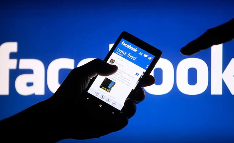 Facebook Avrupa'da ebeveynlerden izin isteyecek