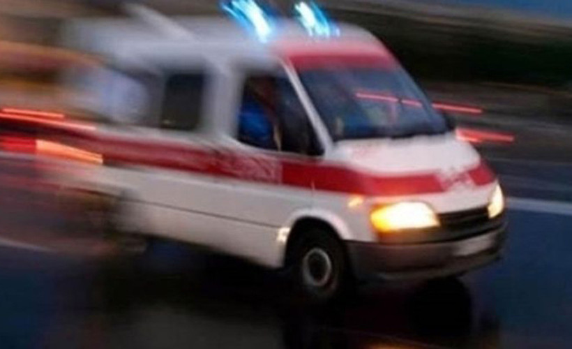 Asker ve korucu taşıyan minibüs TIR'la çarpıştı