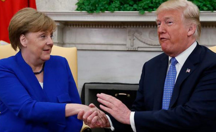 Trump bu seferde Merkel ile buluştu