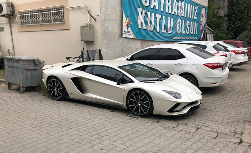 'Yerli ve Milli' toplantıya Lamborghini ile geldi