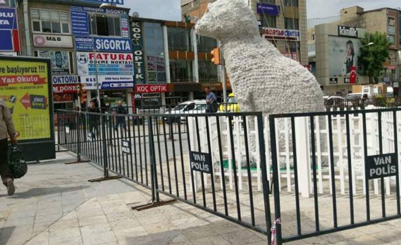 HDP'nin Van'daki seçim standı polis tarafından engellendi