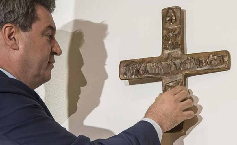 Bavyera'da resmi binalara haç zorunluluğu