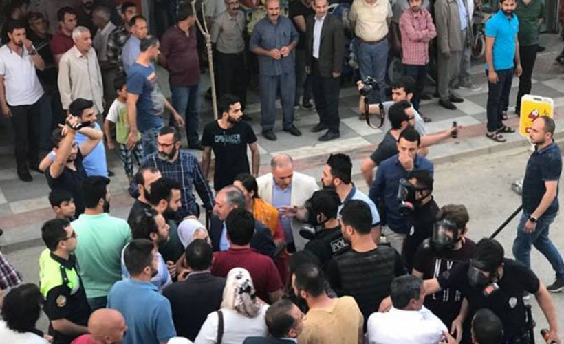 Davul tokmağından sonra sarı, kırmızı, yeşil eşarba da gözaltı