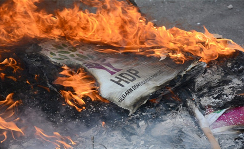 HDP Bolu il binası ateşe verilmek istendi