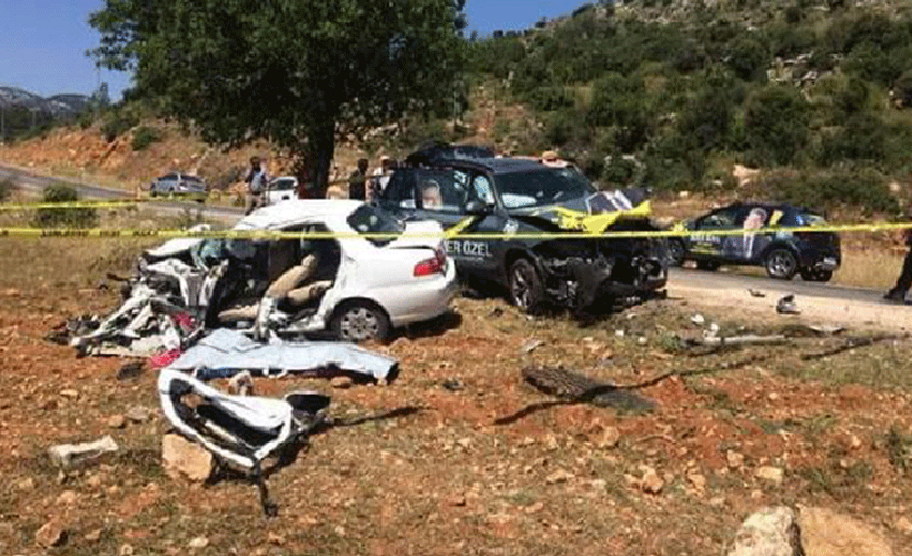 Milletvekili adayının aracı kaza yaptı: 1 ölü, 3 yaralı