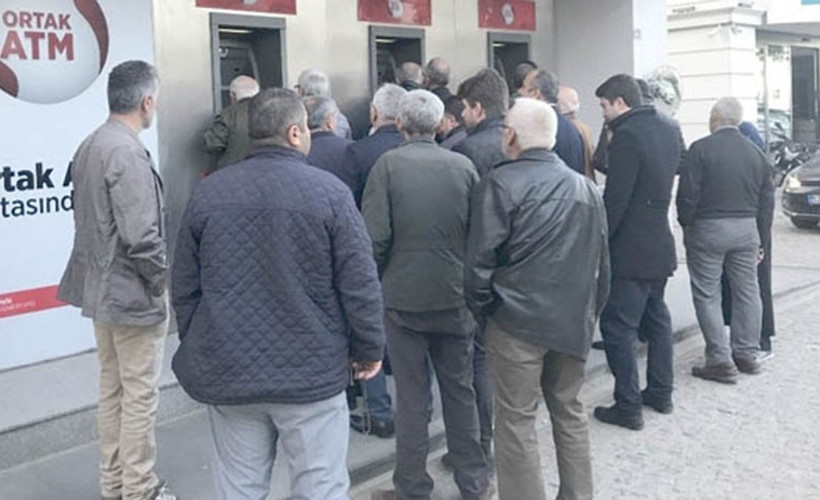Bayram ikramiyesi için ATM'lere koştular