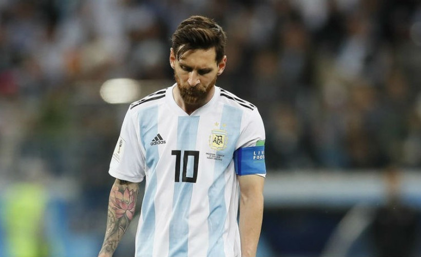 Messi'yi görmek için stada biletsiz girmeye çalışan Türk'e para cezası