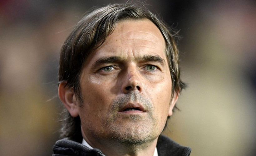 Fenerbahçe Phillip Cocu için imza töreni düzenliyor