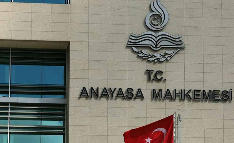 AYM iki partinin hukuki varlığını sona erdirdi