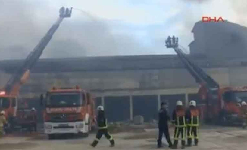 Zeytinburnu’nda boş fabrikada yangın çıktı