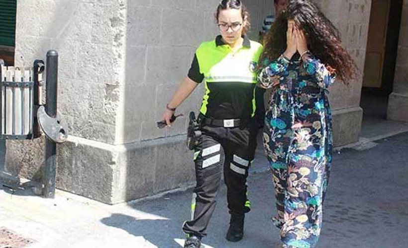 Tokat atan erkek arkadaşını bıçakladı