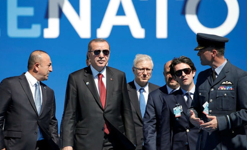 Fransız düşünür Levy: NATO Türkiye'ye tekmeyi basmalı
