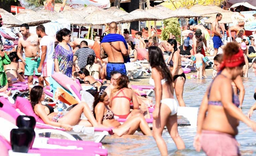 Bodrum'un nüfusu tatilcilerle 2 milyona yaklaştı