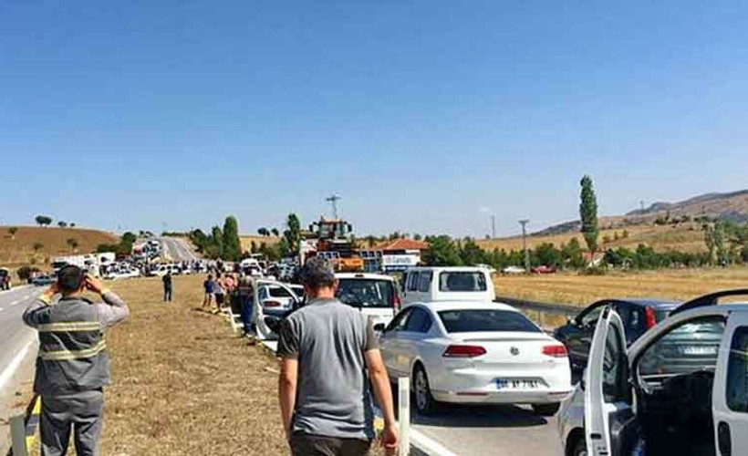 Çiftçiler, Ankara-Çankırı karayolunu trafiğe kapattı