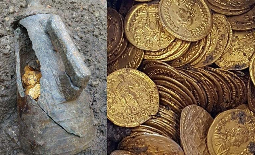 Tiyatroda bir küp dolusu altın sikke bulundu