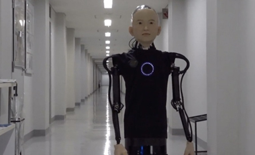 Küçük bir çocuk görünümüne sahip robot üretildi