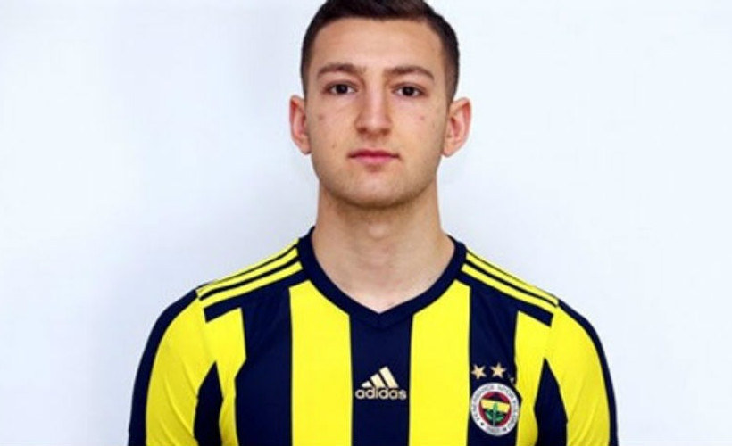 Fenerbahçe'nin yeni transferi futbolu bıraktı