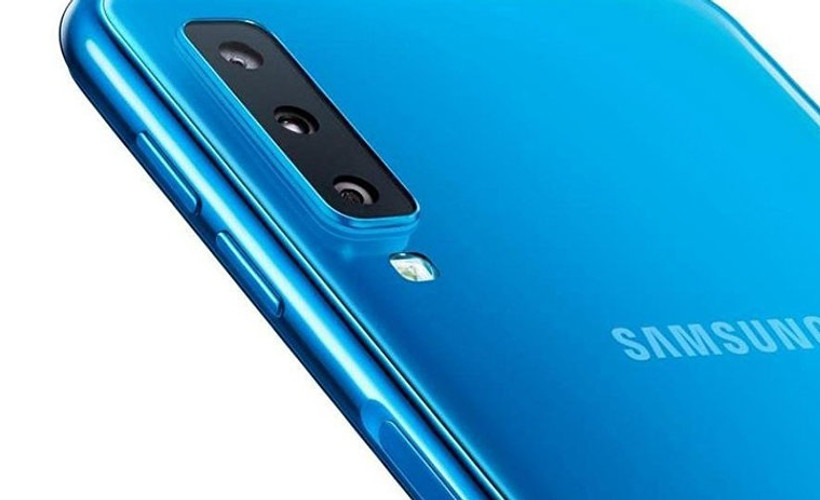 Samsung'dan üç arka kameralı telefon