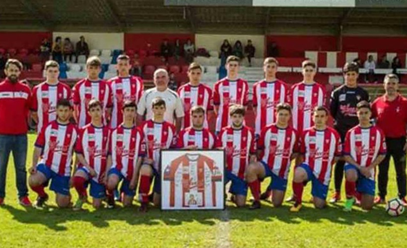 Genç futbolcu maç sırasında duvara çarpıp öldü