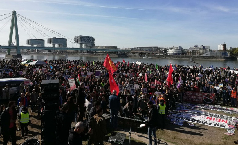 Köln'de binlerce kişi Erdoğan protestosu için toplandı