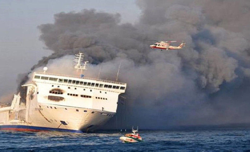335 kişiyi taşıyan feribotta patlama ve yangın