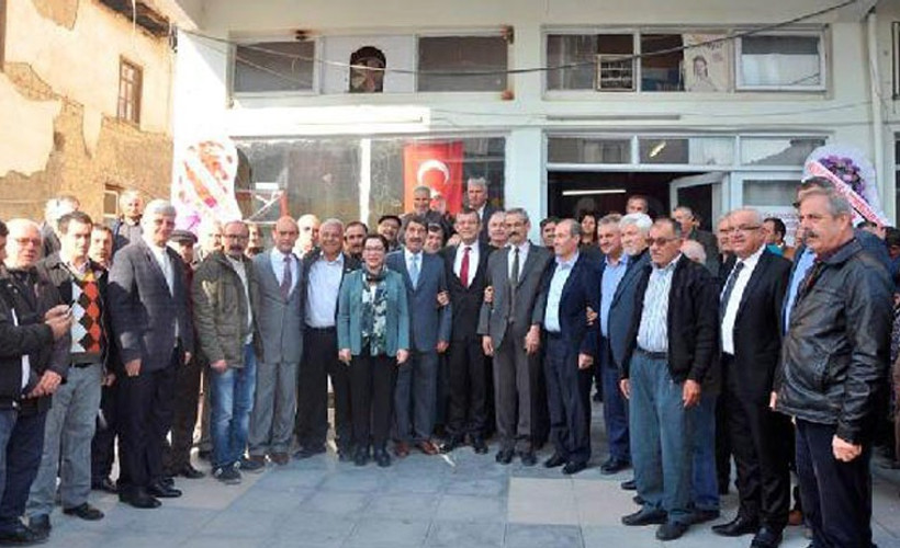 CHP ilçe yönetimi görevlerinden istifa etti