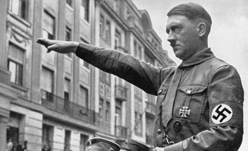 Doçent Hitler'i 'sosyalizmin kurucusu' ilan etti, profesörler onayladı