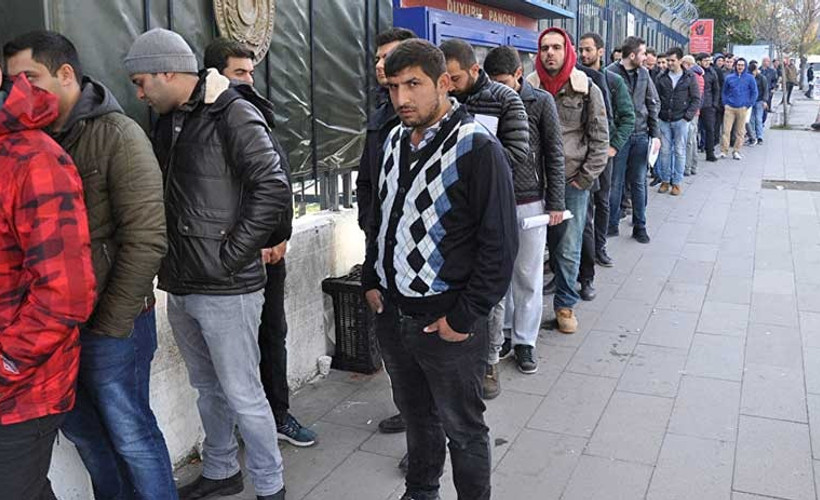 Bir kilometrelik bedelli askerlik kuyruğu