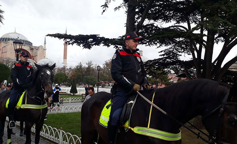 Atlı polisler Sultanahmet Meydanı'nda