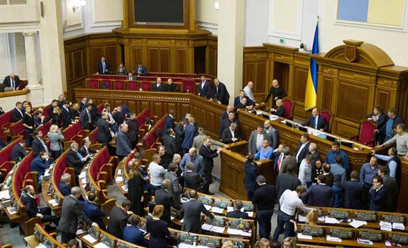 Ukrayna parlamentosu sıkıyönetim ilanını onayladı