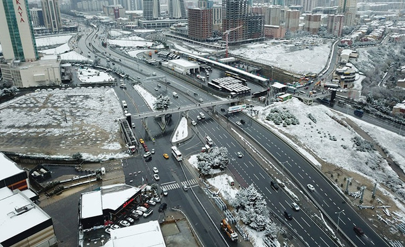İstanbul ve Ankara'da kar Akdeniz'de fırtına başladı
